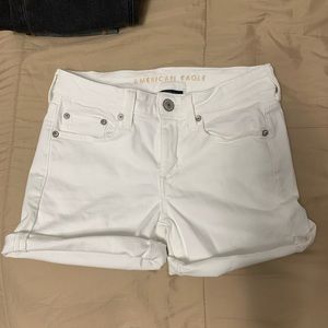 American Eagle white shorts
